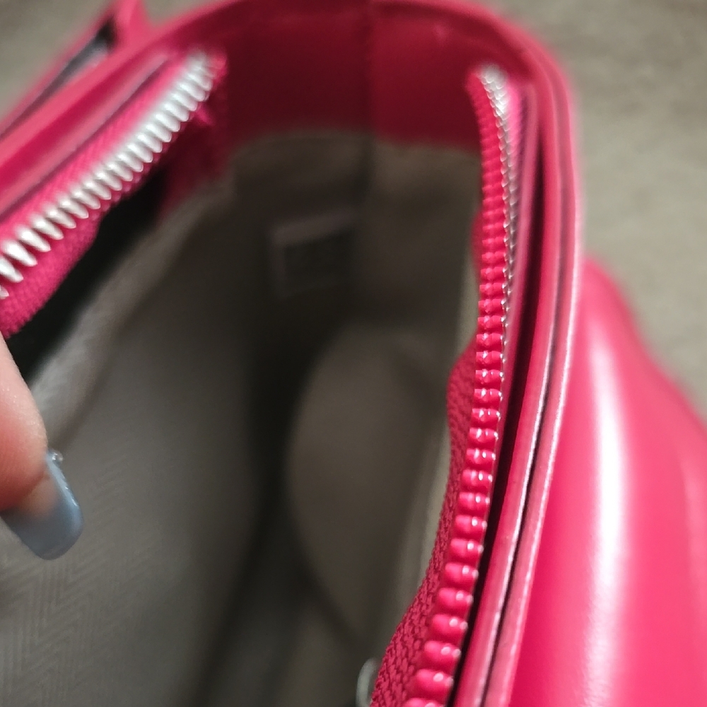 :FIRM: Hot Pink Quilted Crossbody Bag - Picture 11 of 12